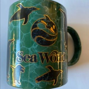 Vintage 1990s Sea World Penguin Coffee Mug Green
